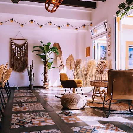 Cliff Surf House A dos Cunhados