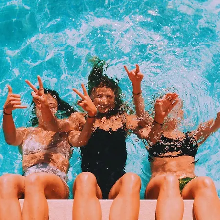 Vandrerhjem Cliff Surf House *