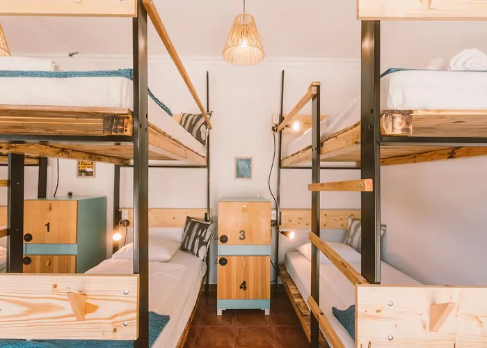 Cliff Surf House אכסניה *