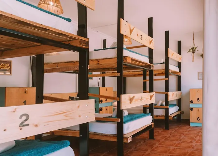 אכסניה Cliff Surf House