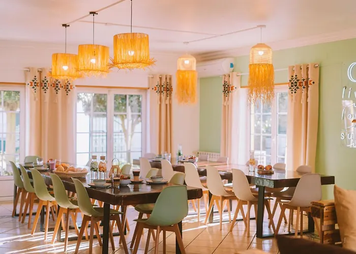 Cliff Surf House אכסניה *